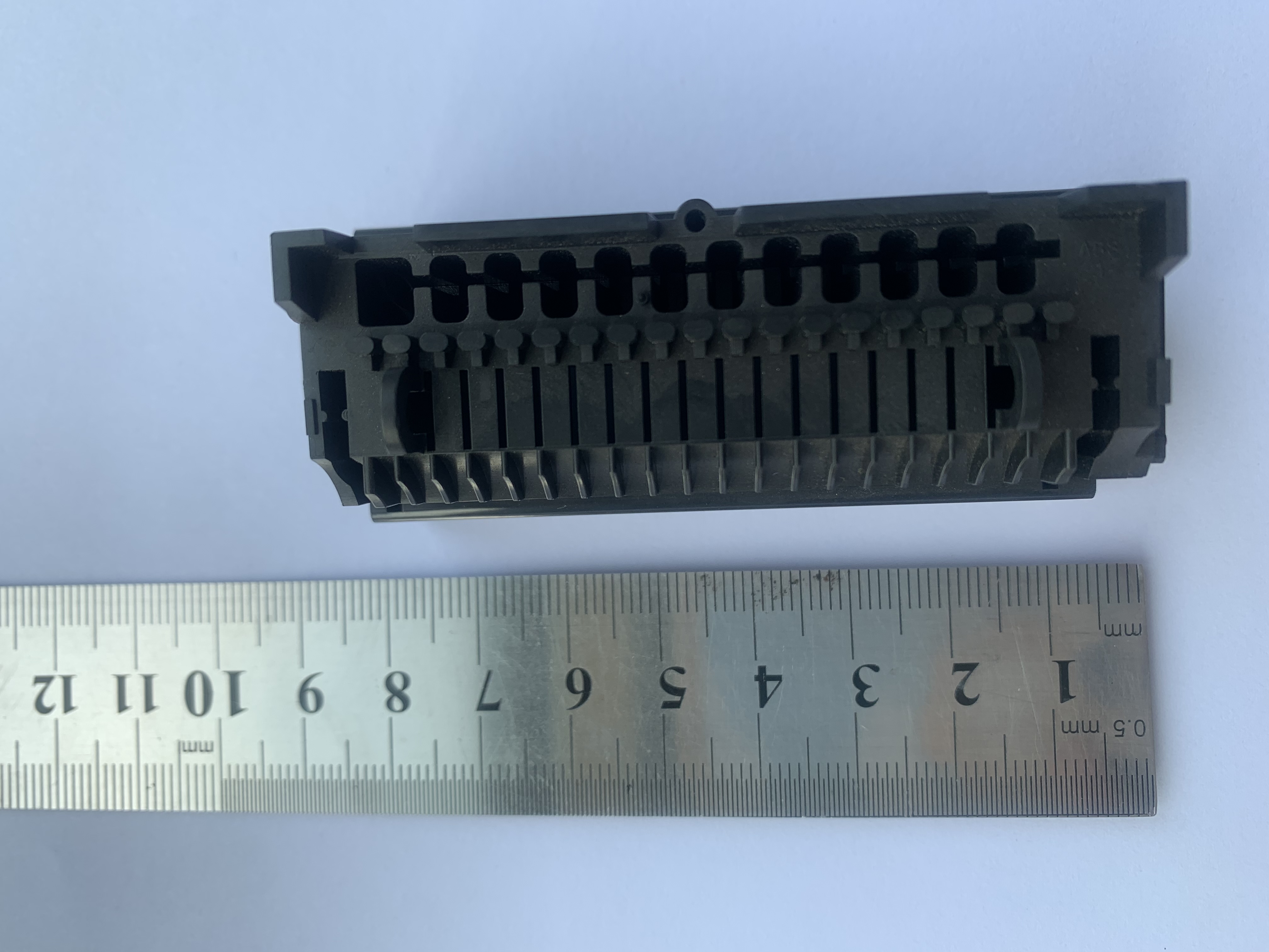 精密結構件(jiàn)13